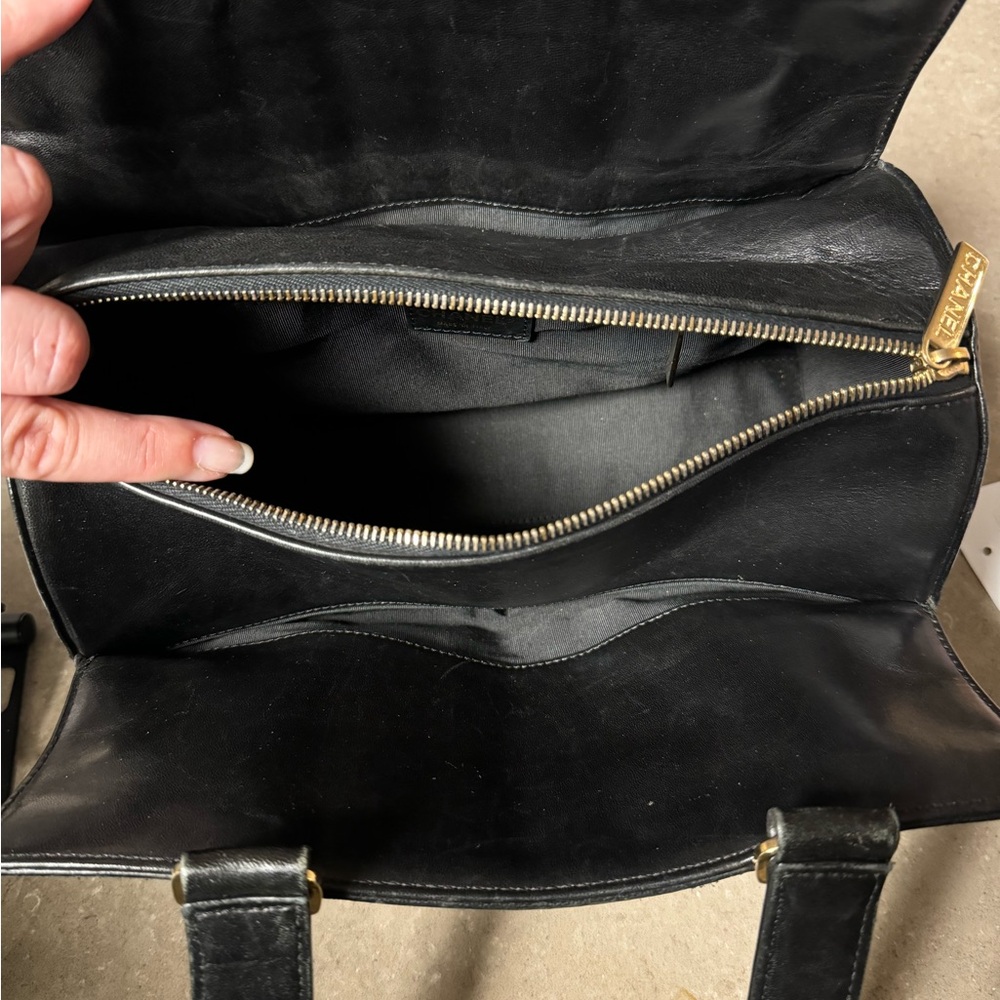 ❌SOLD❌ Chanel Black Leather Chocolate Bar Barrel Bag - Picture 6 of 7